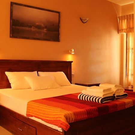 Отель Janishi Residencies Негомбо Номер фото
